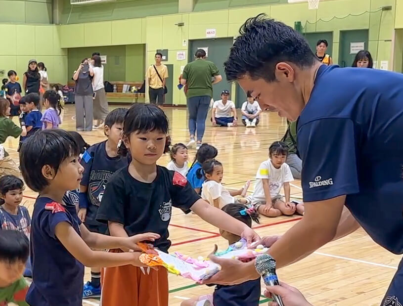 お礼のプレゼントを渡しました
